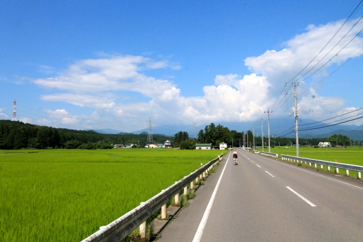 交通量の少ない道路をつないで走る。地元を知り尽くしているからこそのコース設定だ