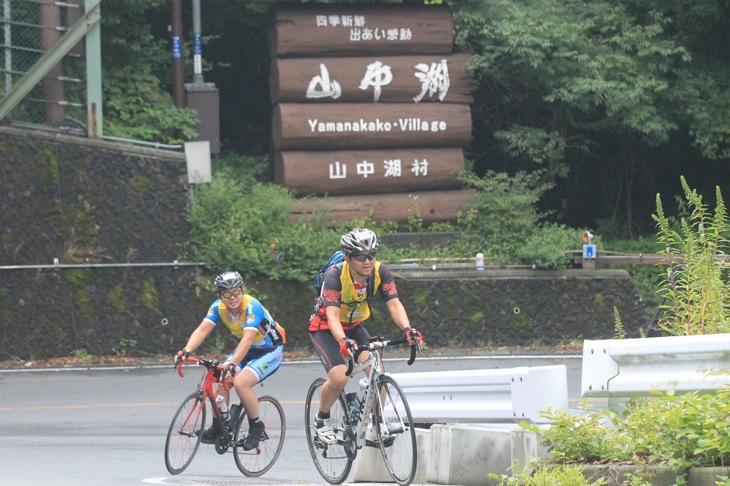 籠坂峠を過ぎれば山中湖はすぐ。ゴールも近い