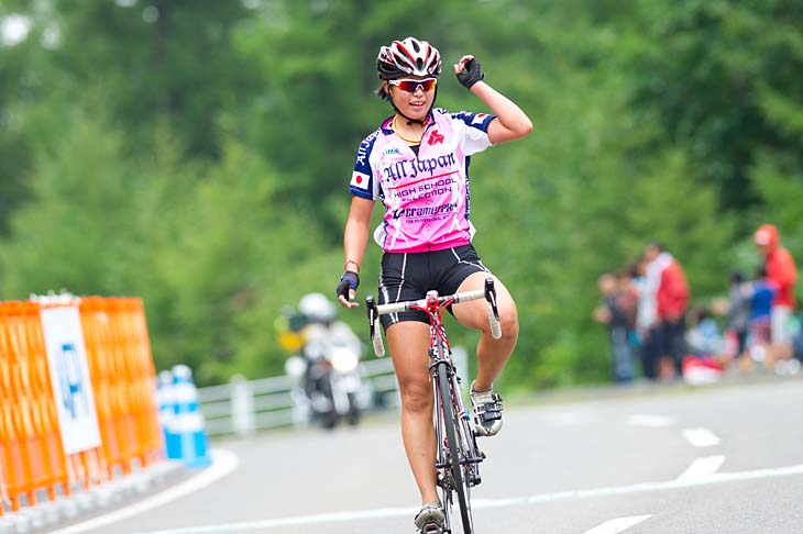 第3ステージ女子　2周を逃げ切って優勝した三宅玲奈（全国高体連強化育成）