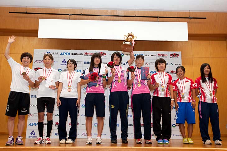 女子団体総合　左から、3位 岩手県選抜、優勝 全国高体連強化育成、2位 全国高体連選抜