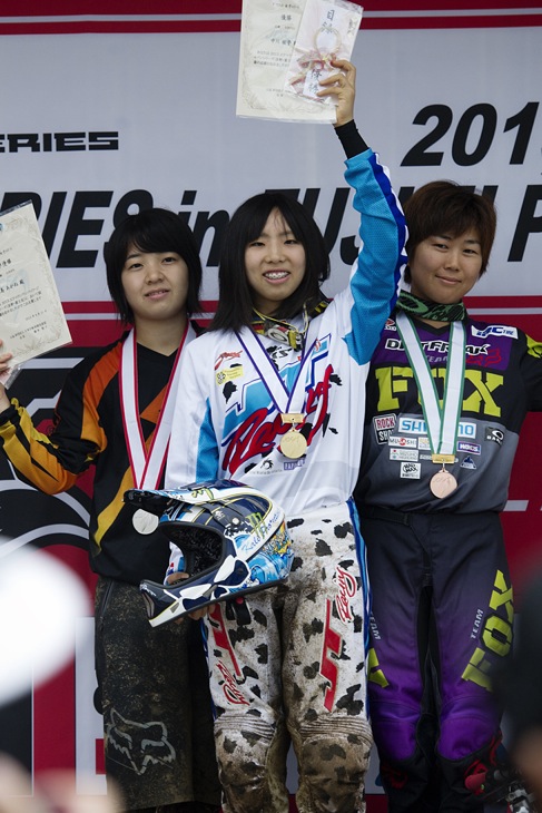 女子エリート表彰式　優勝は中川綾子(チームYRS)