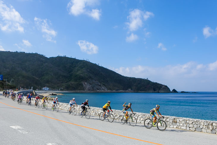 サイクリング前半は海沿いを走る