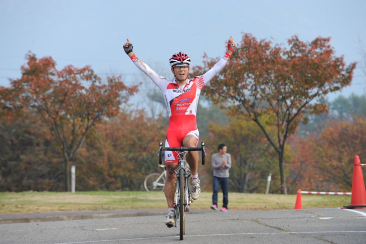 2日目 : 相性の良い飯山で、今季も2連勝を飾った小坂光（宇都宮ブリッツエンシクロクロス）