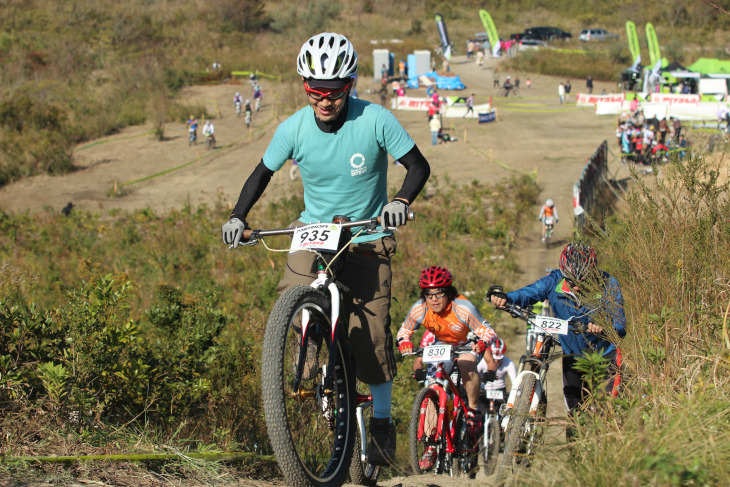 ファットバイクで激坂をこなすのはシングルスピードMTB日本選手権の実行委員会の方