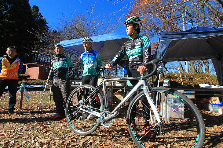 冠スポンサーを務めるSNEL CYCROCROSS TEAMの挨拶