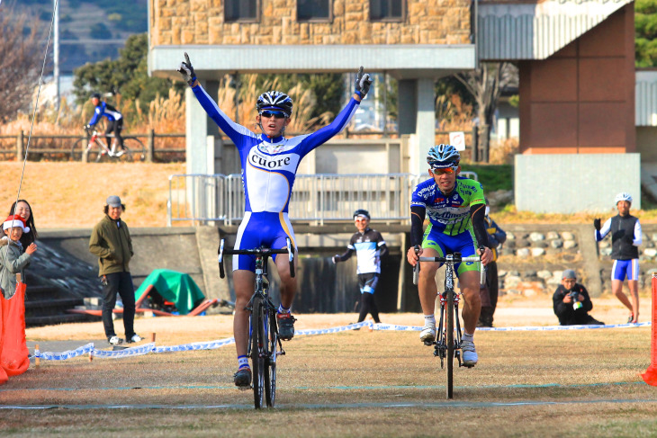 最後はロングスパートを仕掛けた重田兼吾（Team Cuore）が優勝