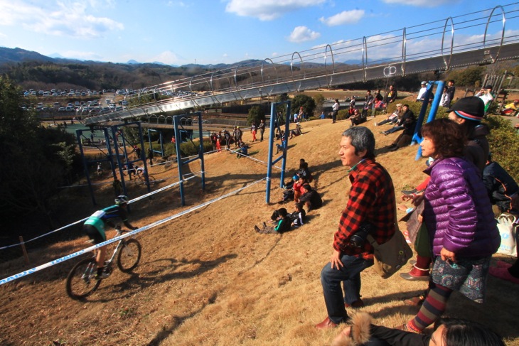 アップダウンに富む中井中央公園の特設コース