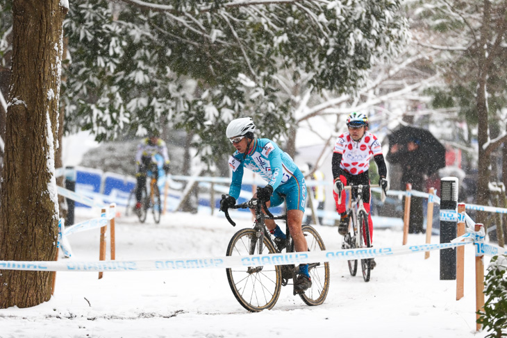 Category Master　2番手を走る大河内二郎（シルクロード）と藤井修（きゅうべえsports）