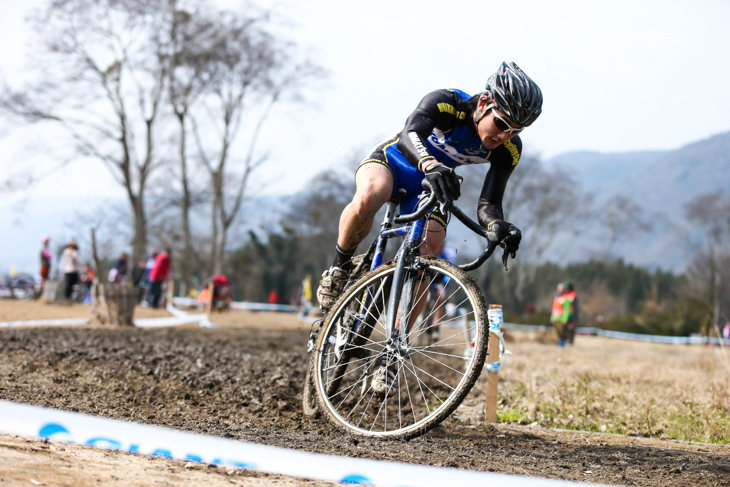 C1　パンクで順位を落とした大倉勇夢（KOMATSUサイクリングクラブ）