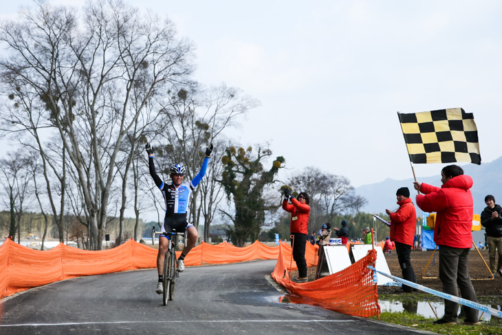 C1　独走で勝利した門田基志（TEAM GIANT）