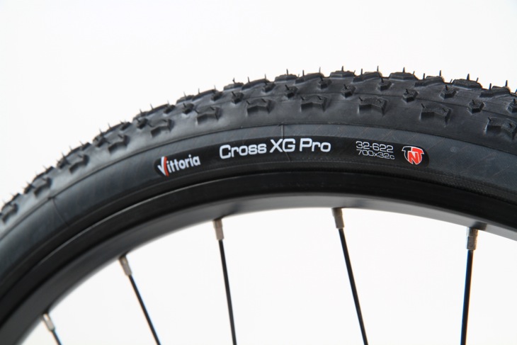 ヴィットリアCross XG Pro TNT チューブレス