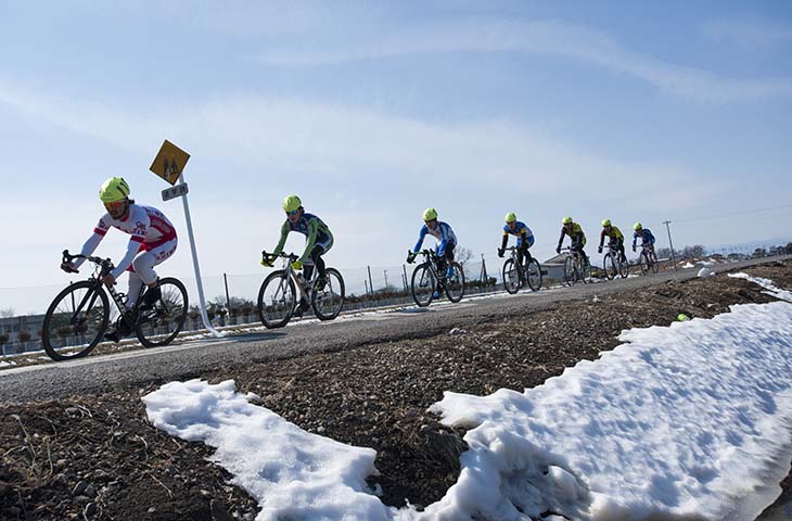 コースの路肩には、1週間前の雪が残る