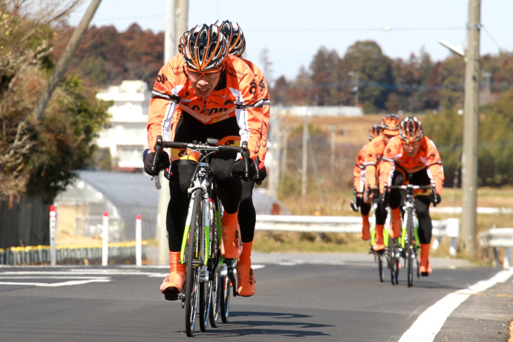 3人ずつに分かれてのペース走トレーニングが行われた