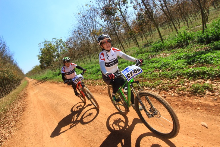 アンカーツアーの渡部順子さんと柳沼清恵さん。MTBに乗るのは初めて！