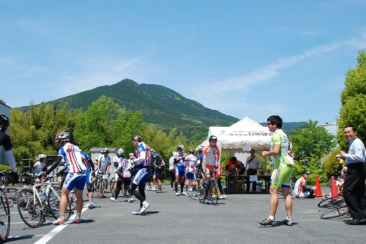 エイドステーションでは地元の美味しい食べ物が多数振る舞われる予定だ