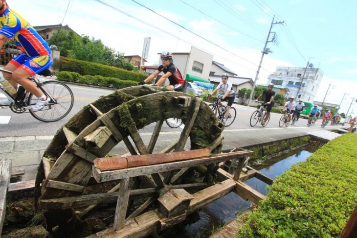 奥州街道の第1宿である白沢宿を通過する