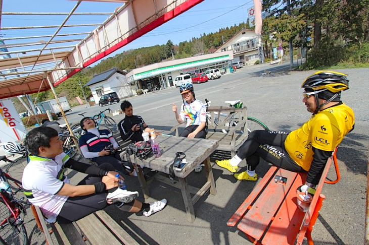 馬鹿話しに花が咲く。これが本来のサイクリングの楽しみ方かも。