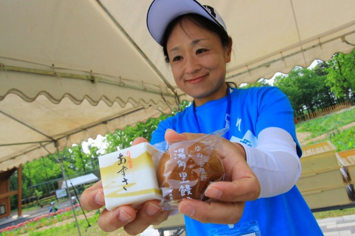 地元の銘菓「あずさ」と「湯多里饅頭」