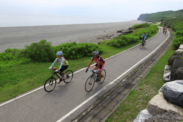 前日は皆でサイクリング。宝石の採れる海岸につくられた自転車道は楽しい