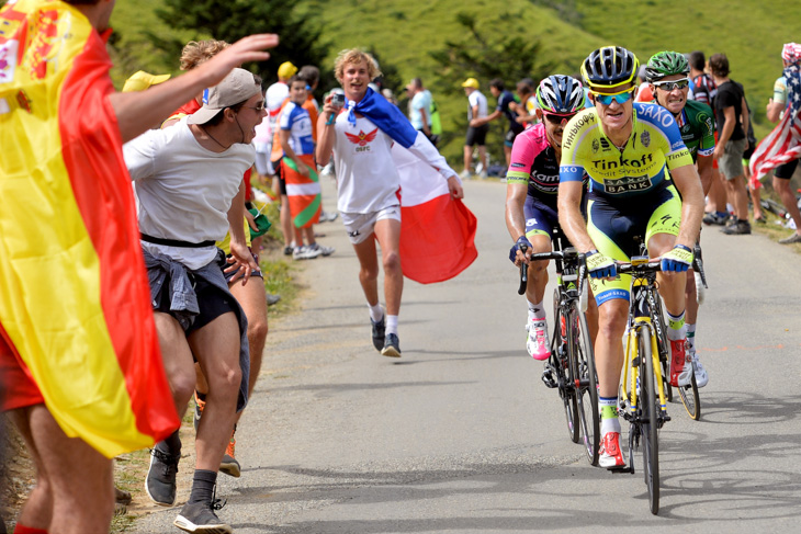 超級山岳バレ峠を登るマイケル・ロジャース（オーストラリア、ティンコフ・サクソ）