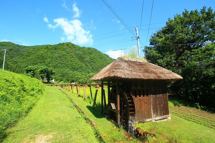 こういった藁葺屋根の建物がたくさんある前沢集落