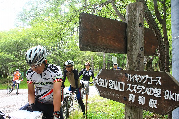 分かれ道で地図を確認