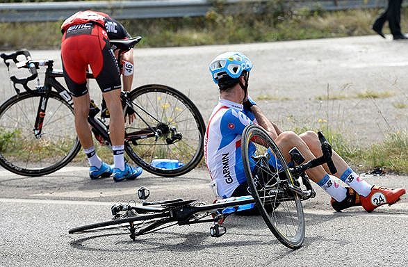 ステージ序盤では落車が発生