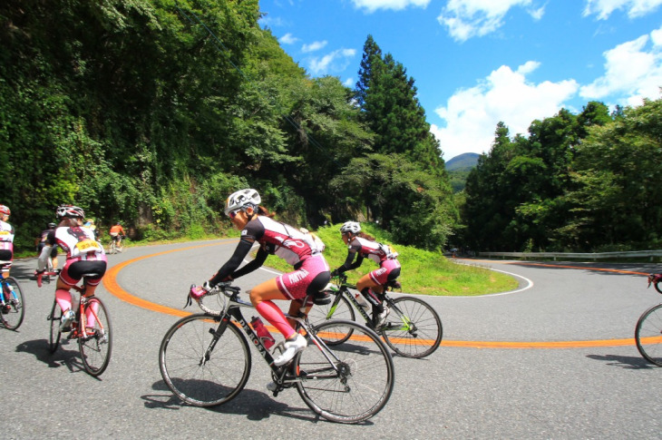 五十里湖へ向けて登っていく