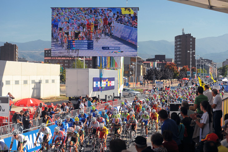 ポンフェラーダの周回コースを走る選手たち