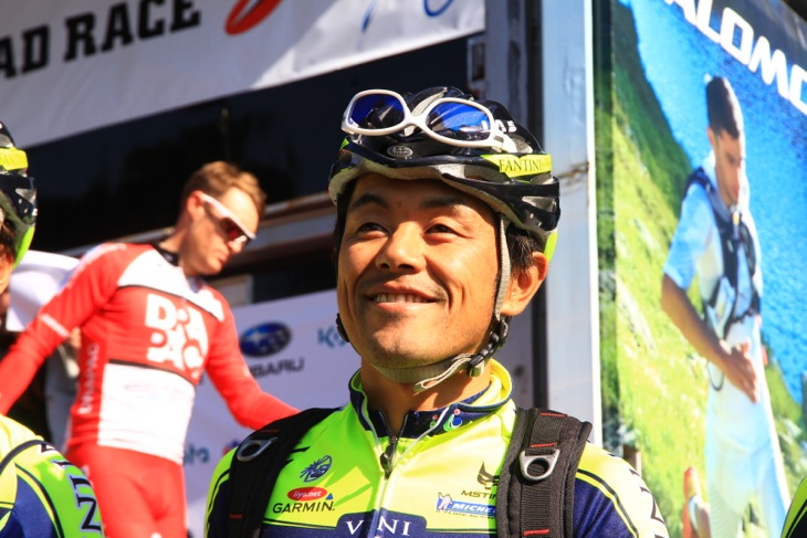 ジャパンカップ2014で引退の宮澤崇史（ヴィーニファンティーニNIPPO）。スタート前のサイン時