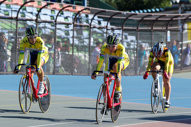 女子スクラッチ　塚越さくら（鹿屋体育大院）が優勝