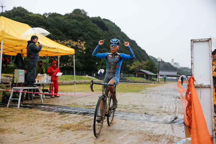 C1　後続を1分以上引き離した横山航太（シマノレーシング）