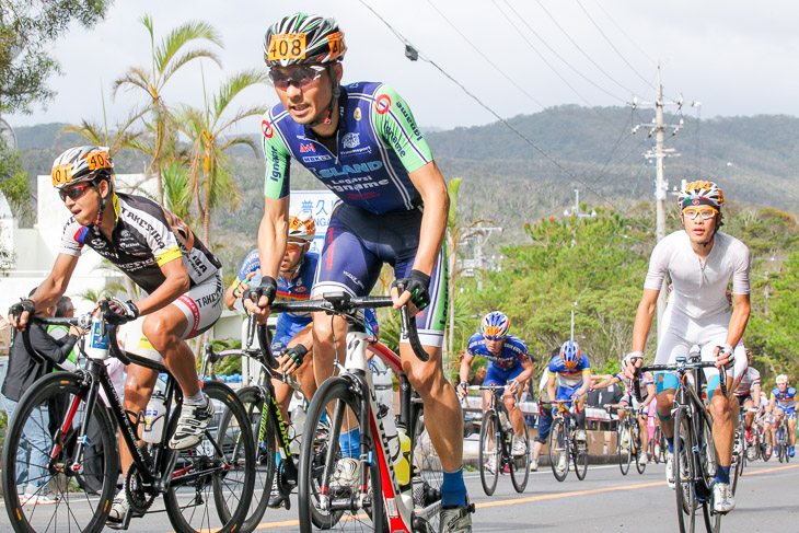 市民210km 1回目の普久川ダムを終える高岡亮寛（イナーメ・信濃山形）