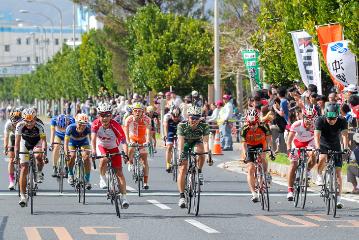 市民210km 7位集団の頭を清宮洋幸（竹芝サイクルレーシング）が獲る