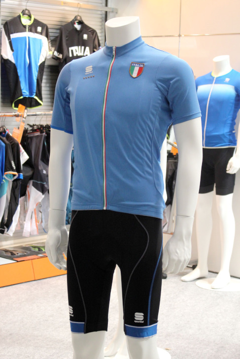 担当者のイチオシというスポーツフル ITALIA ES JERSEY