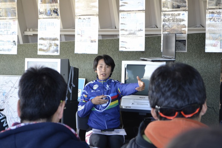 まずは座学から始まった小貝川シクロクロスクール