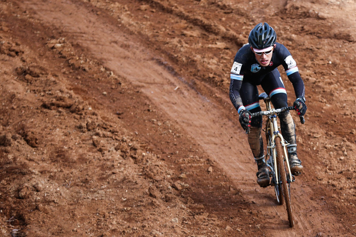 男子エリート　4番手でフィニッシュに向かう濱由嵩（SPEEDVAGEN CYCLOCROSS TEAM）