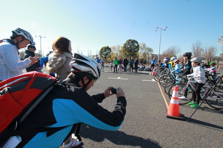 キッズレースは親御さんも熱が入ります