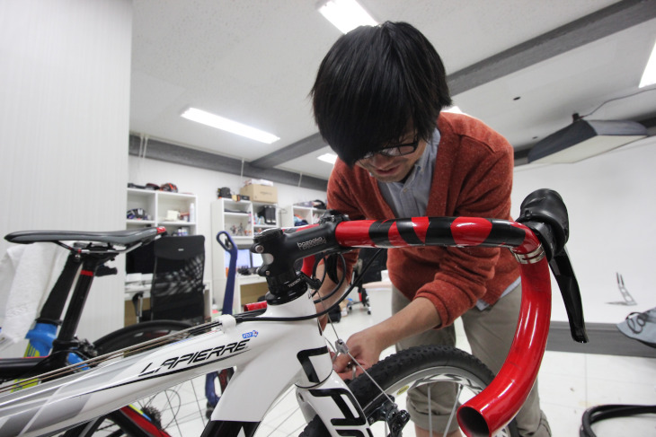 来る野辺山CXに向け、新型105を搭載し準備を進める私フジワラ