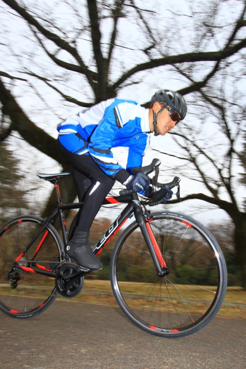 「カーボンに通ずる走りの軽さ　学生レーサーにもオススメな高コストパフォーマンスの1台」中村仁（Hi-Bike）