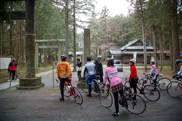 木曽義仲ゆかりの鎌形八幡神社で小休止