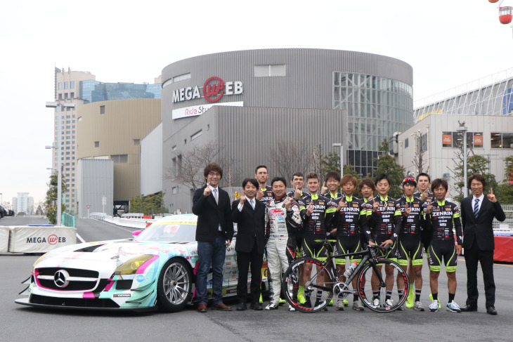 Team UKYOロードレースチームと、SUPER GTに参戦するGOODSMILE RACING