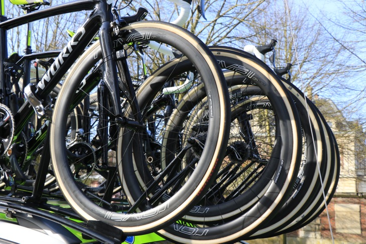 ホイールとタイヤはロヴァールRapide CLX40にFMB Paris Roubaixという組み合わせだ