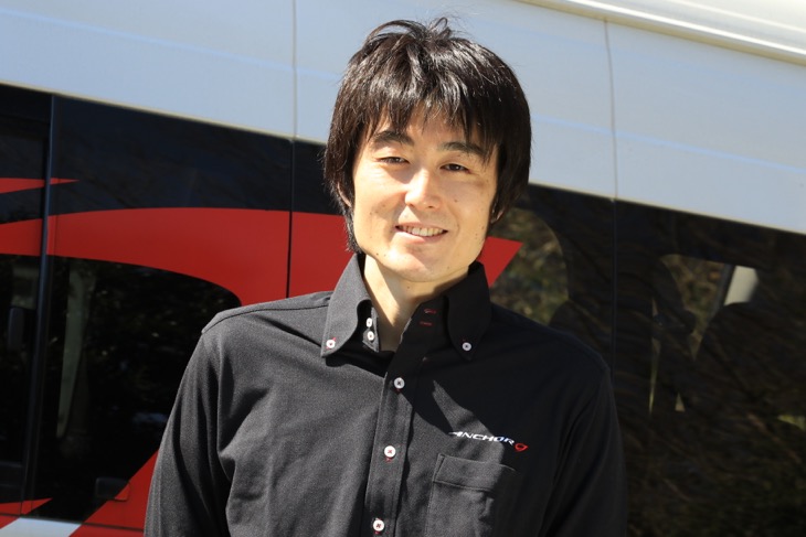 高橋寛彰さん：ブリヂストンサイクル開発部に所属し、エクステンザシリーズを生んだ中心人物。今回のインタビューでは知られざるタイヤ開発ストーリーを掘り下げて聞いた