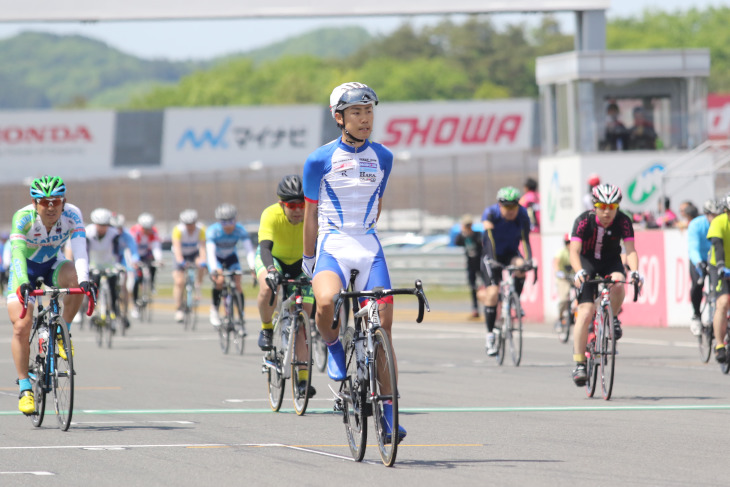 4時間の部は風間博之選手（サイクルフリーダム）が総合優勝