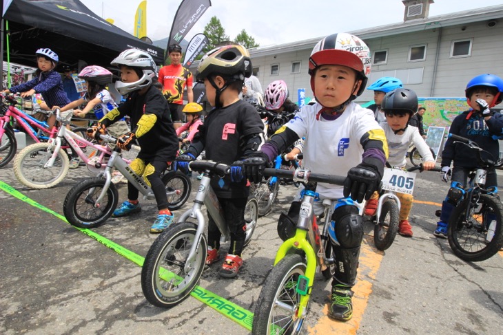 ストライダーレースも開催される。走りは本格派です