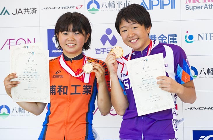 2014年全日本選手権　ジュニア優勝の梶原悠未（筑波大学附属坂戸高校）とU17優勝の細谷夢菜（浦和工業高校）