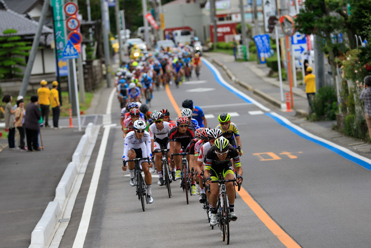 畑中勇介（チームUKYO）が先頭を引きレースをハードにする