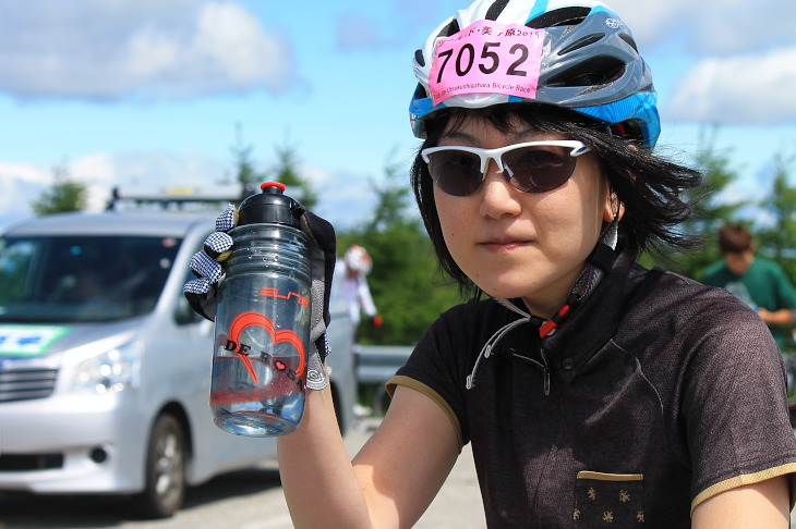 三沢自転車商会の店員さんが、眠っていた在庫からデローザデザインのボトルを見つけてくれたという