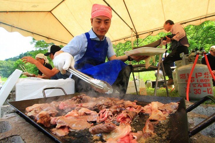 どんどんマトンが焼きあげられます。